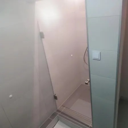 Apartament Zielona Wierzba Blisko Sky Tower Apartment *